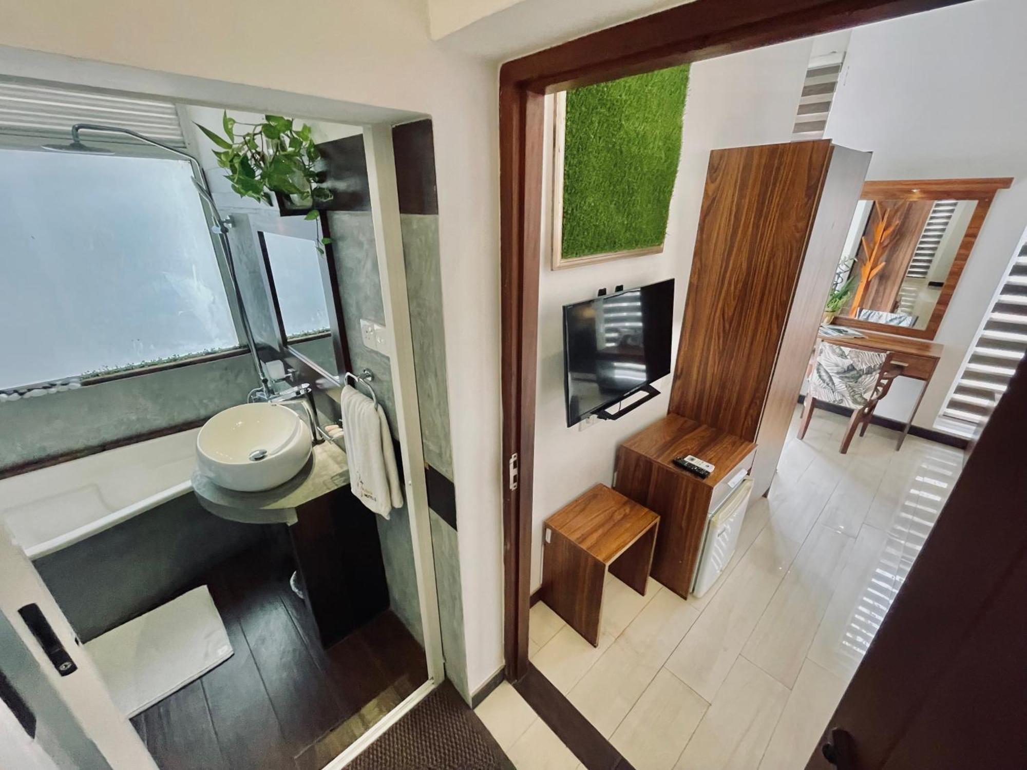 8 Plus Motels Negombo Bagian luar foto